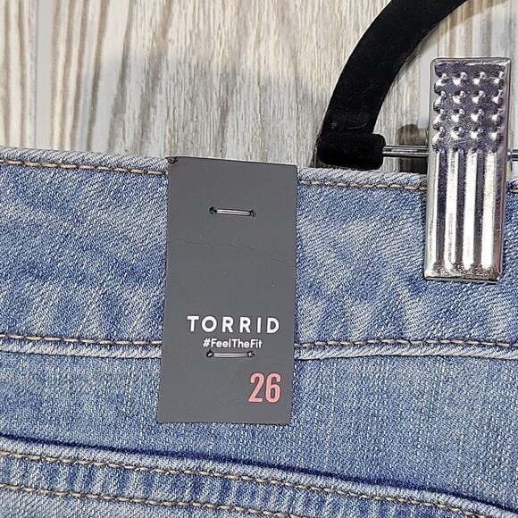 Torrid Mid Distressed Jean Shorts Womens Plus Size 26 NWT - Picture 3 of 10